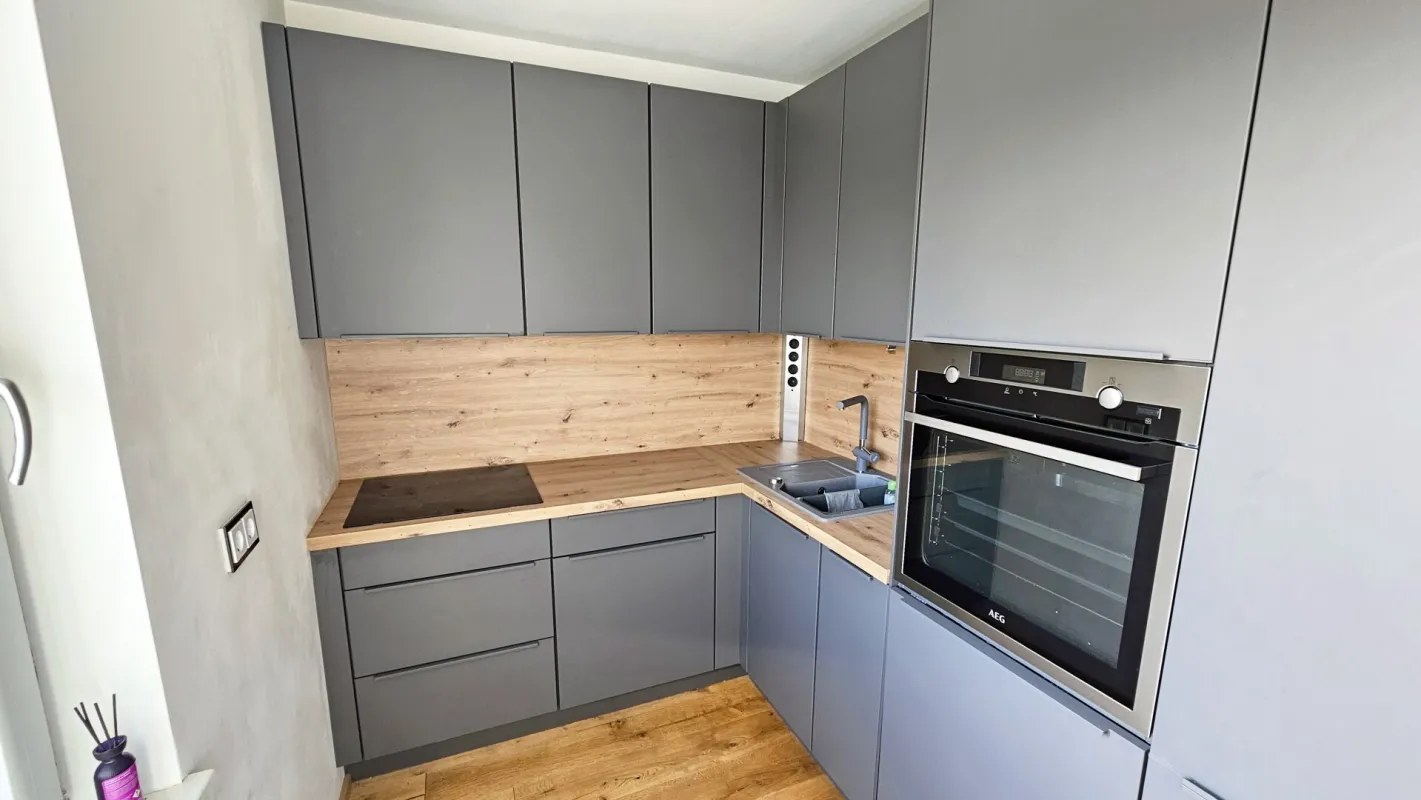 Miete: Moderne renovierte 2-Zimmerwohnung mit Balkon - Bild 1