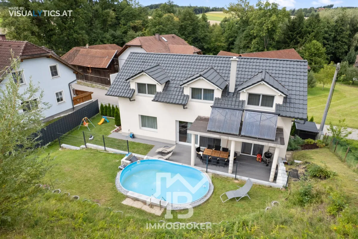 Traumhaftes Einfamilienhaus mit guter Ausstattung, großem Garten und Pool - Bild 1