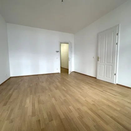 Provisionsfrei: Unbefristeter 98m² Altbau mit 11m² Süd-Loggia und Einbauküche - 1070 Wien! - Bild 3