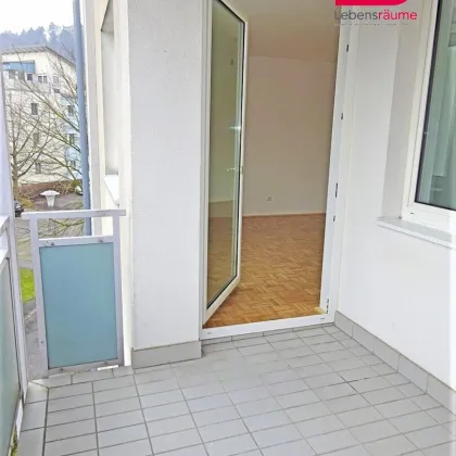 Schöne 4-Zimmer Wohnung mit Tiefgarage - Bild 2
