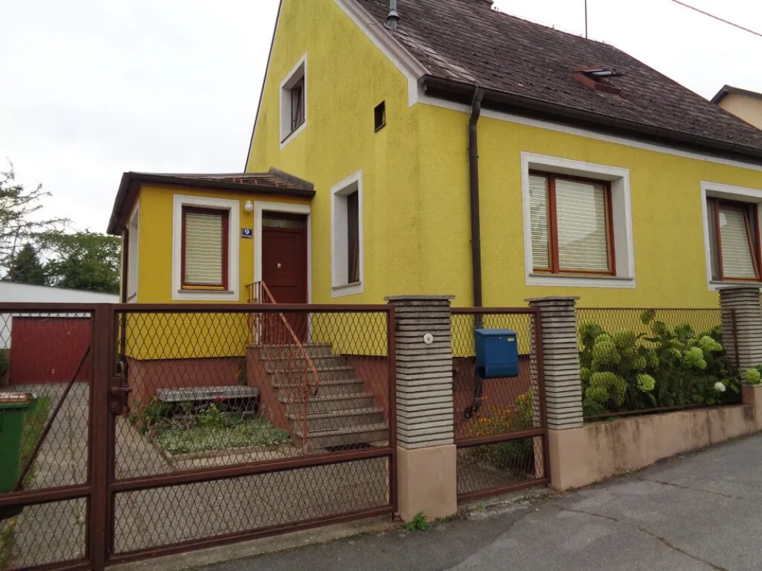 Zistersdorf/ A5 -Nähe: Wohnhaus mit Garten und Garage in absoluter Ruhelage - Bild 1