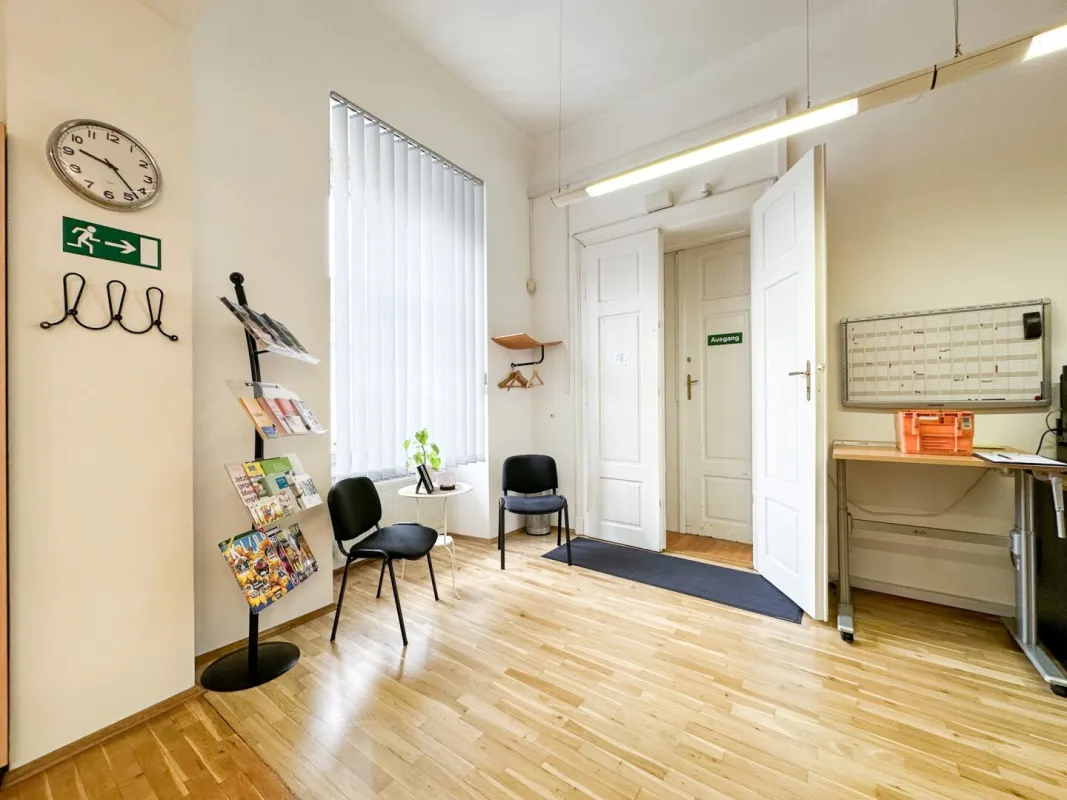 Großzügige Altbau-Bürofläche in repräsentativer Lage im Banken- und Geschäftsviertel - Bild 1