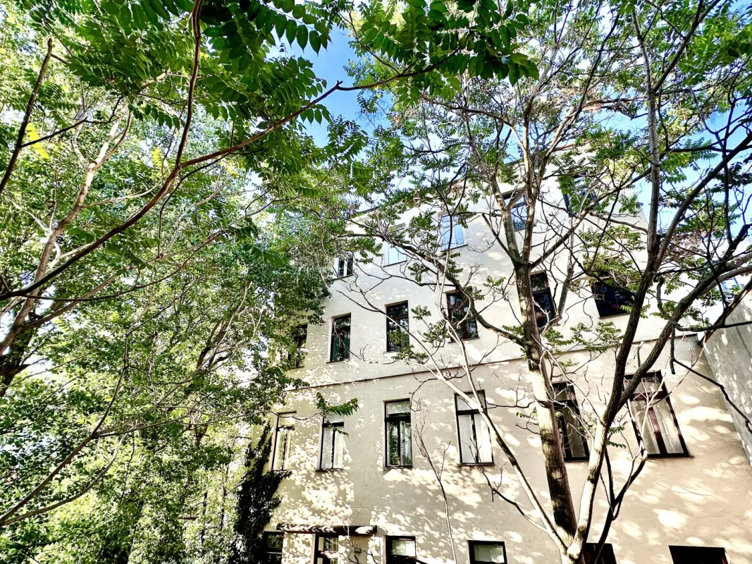 Möglichkeit zur Zusammenlegung im Altbau mit Eigengarten! Zwischen Rochusmarkt und Kardinal Nagl- Platz! - Bild 1