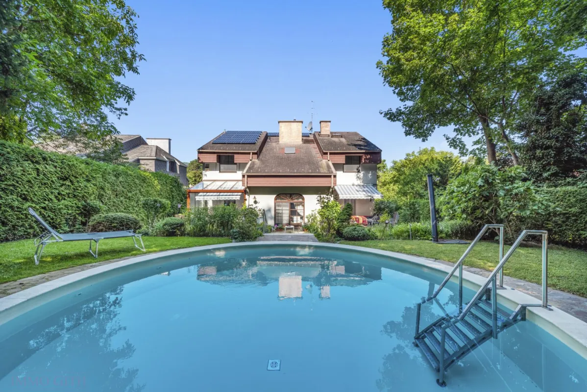 WOHNEN & ARBEITEN UNTER EINEM DACH – ARCHITEKTEN-VILLA MIT ORDINATIONSBEREICH, POOL & GARTEN IN PERCHTOLDSDORF ZU KAUFEN! - Bild 1