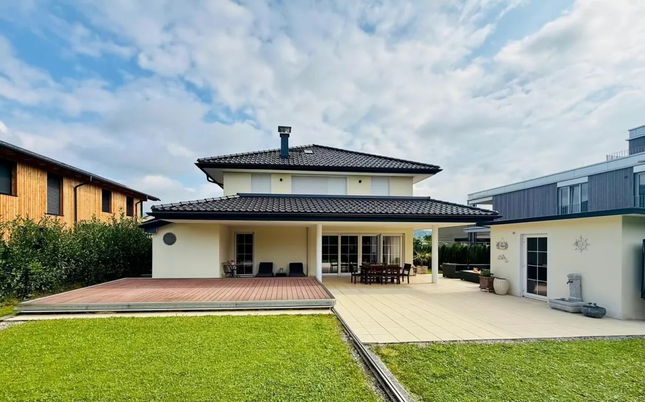 Salzburg/Gneis: Traumhafte Stadtvilla mit Pool - Bild 1