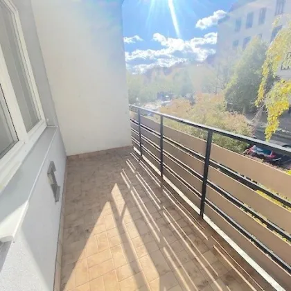 PROVISIONSFREI VOM EIGENTÜMER! GEPFLEGTE 2-ZIMMER WOHNUNG MIT LOGGIA NAHE MILLENIUM CITY! - Bild 2