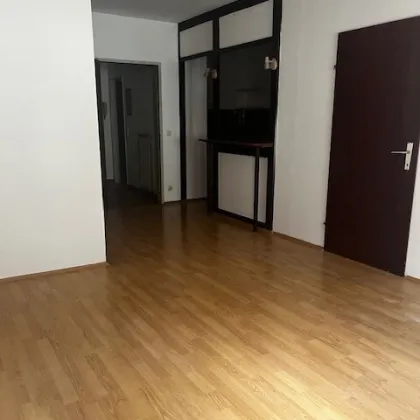 HIT!  GÜNSTIG,FREUNDLICH, BEQUEME 2 ZIMMER WOHNUNG IM ZENTRUM ! - Bild 3