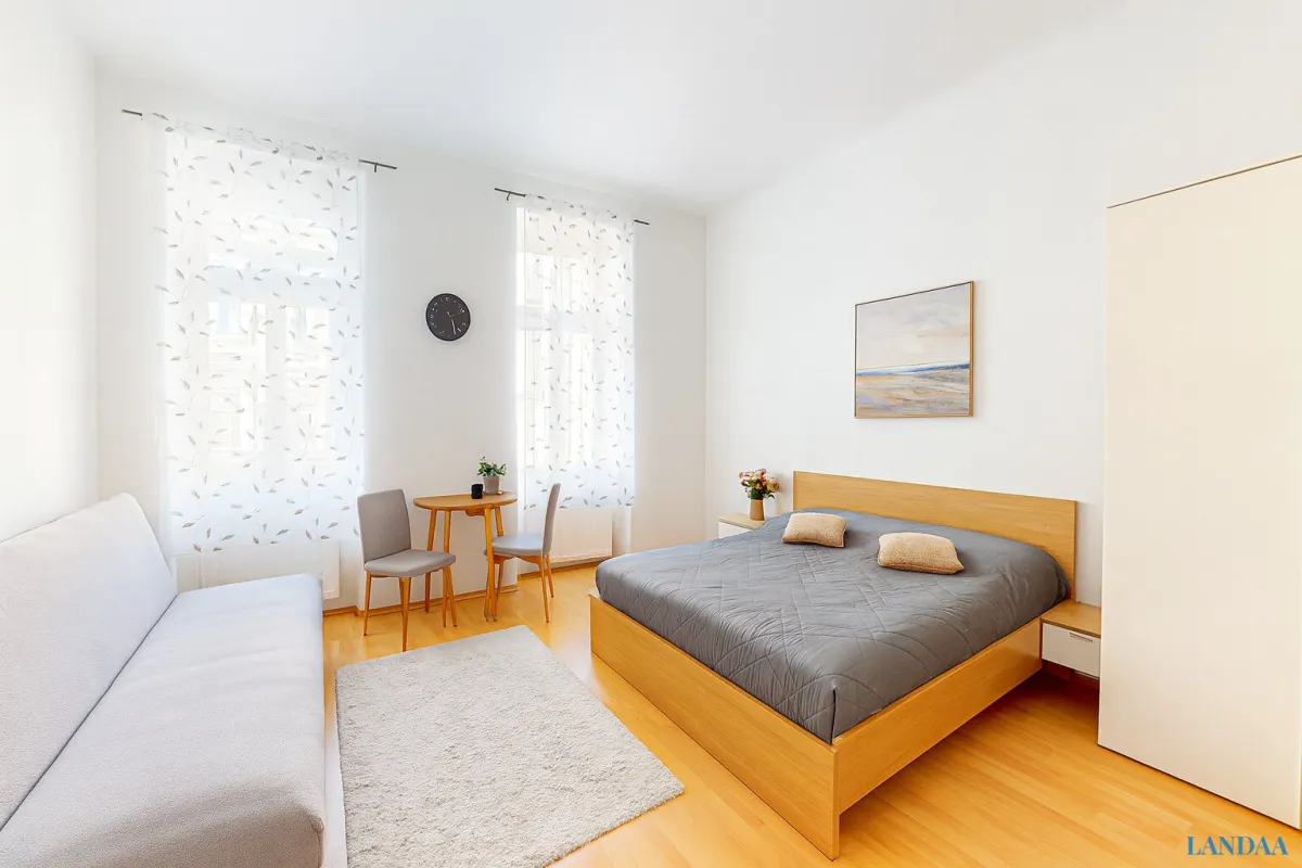 ++ NEU ++ Helle Anlegerwohnung im Altbau – Vermietet bis 2025, Top-Lage Währing - Bild 1