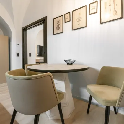 Stilvoller 37 m²-Altbau in 1190 – Gewölbedecken, Designbad & Einbauküche – Wohnen beim Weingarten - Bild 3