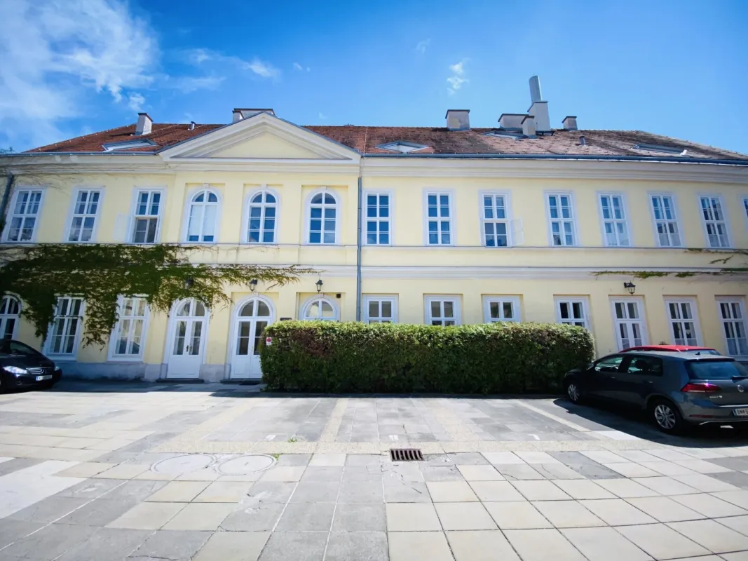 ZWEI ZIMMER WOHNUNG - AB SOFORT - IM SCHÖNEN PALAIS BADEN - Bild 1