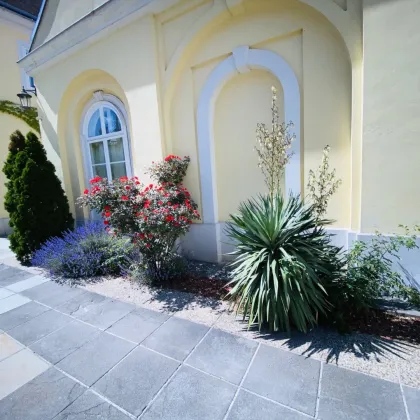 ZWEI ZIMMER WOHNUNG - AB SOFORT - IM SCHÖNEN PALAIS BADEN - Bild 2