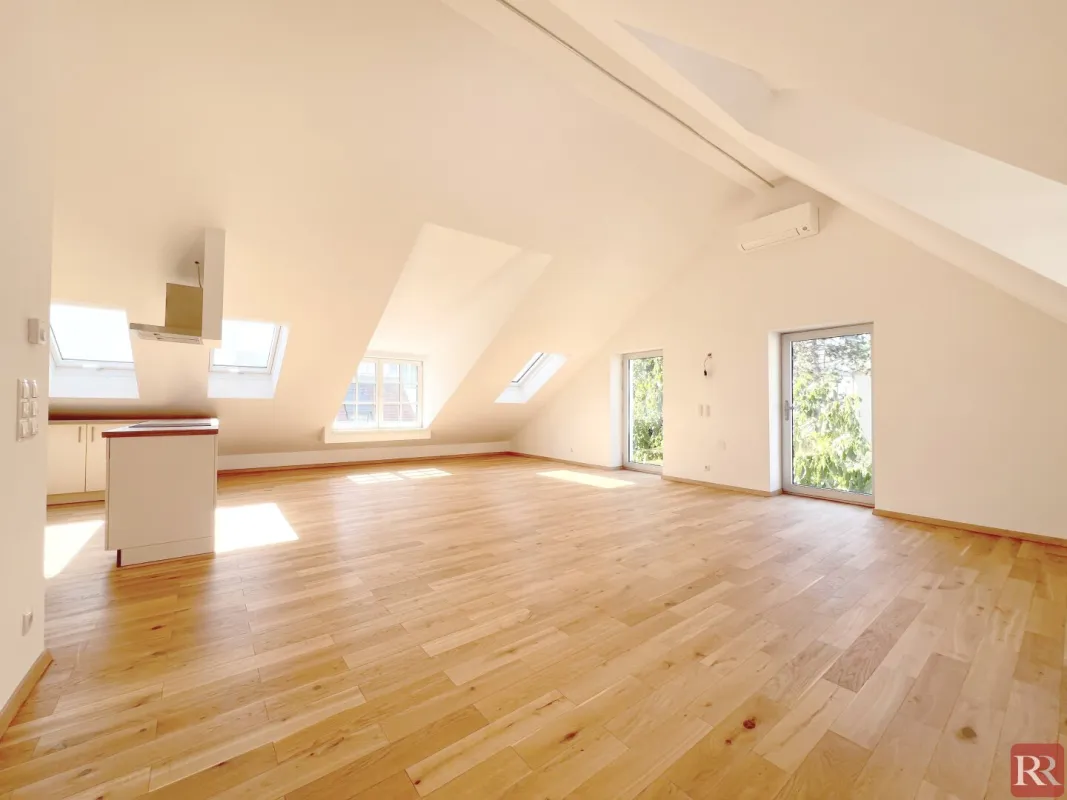 Moderne Dachgeschosswohnung mit hochwertiger Ausstattung und zentraler Lage - Bild 1