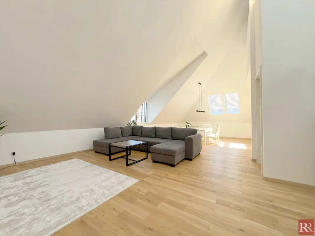 Exklusive Dachgeschosswohnung im Herzen von Klosterneuburg - Bild 1