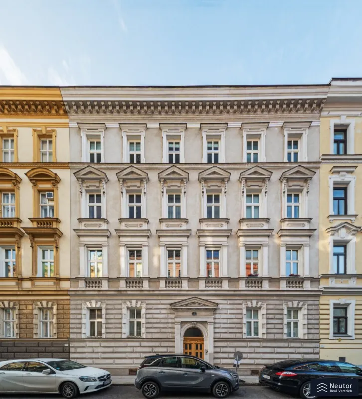 HISTORISCHES ZINSHAUSJUWEL AUS FAMILIENBESITZ IN BESTLAGE DES 18. BEZIRKS - CHARMANTER ALTBAU AUS FAMILIENBESITZ MIT EXZELLENTER INFRASTRUKTUR - NÄHE AKH UND KUTSCHKERMARKT - ca. 3% RENDITE - Bild 1