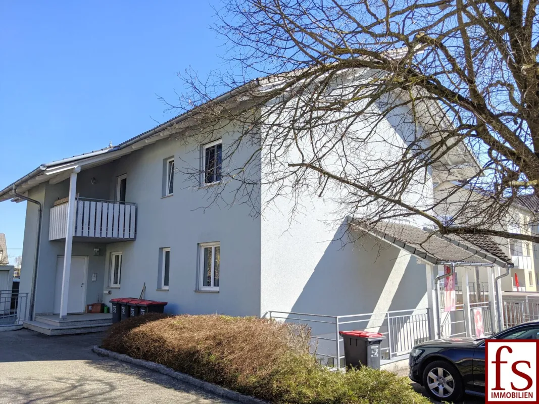 ERTRAGSOBJEKT 4 Wohnungen + Geschäftsfläche + 11 Garagen - Bild 1