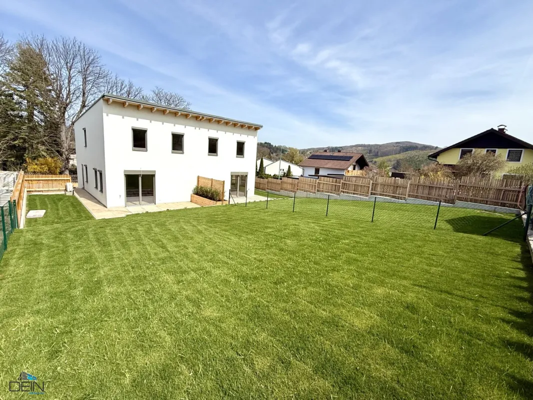 PREISREDUKTION! TRAUMHAFTE 6 ZIMMER DOPPELHAUSHÄLFTE MIT EIGENGARTEN IN TRAUMHAFTER LAGE! - Bild 1