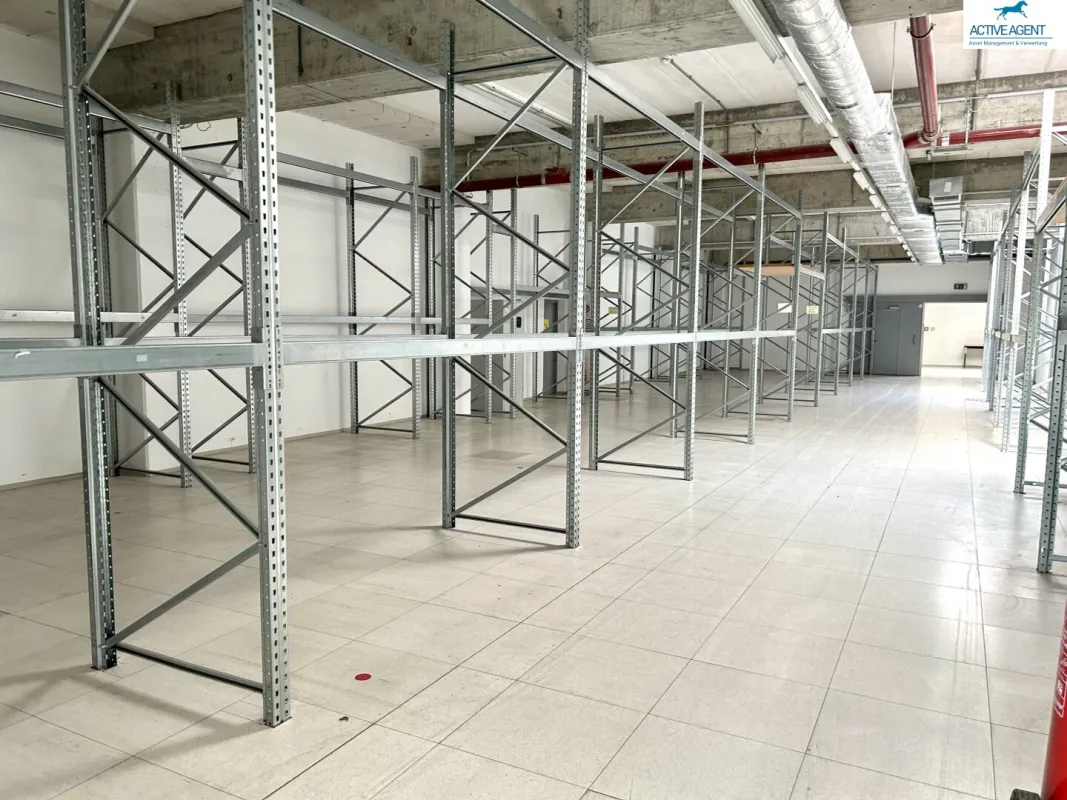 Große Lager/Produktionsfläche mit ca. 1.500m2 plus Büros zu vermieten - Bild 1