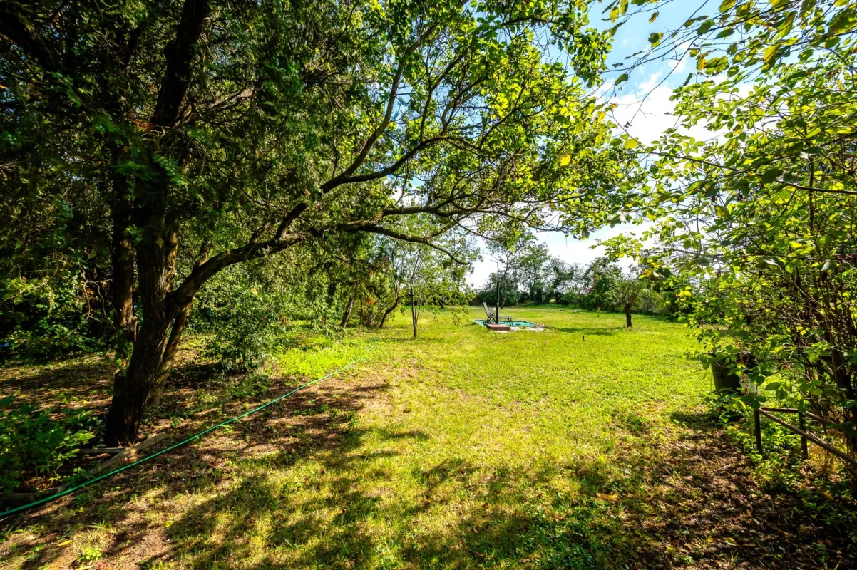 Einfamilienhaus auf teilbarem Grund - 2.380 m² - Bild 1
