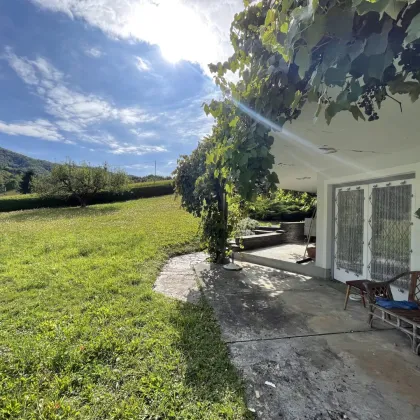 Großzügiger Bungalow mit überdachtem Swimmingpool - Bild 2