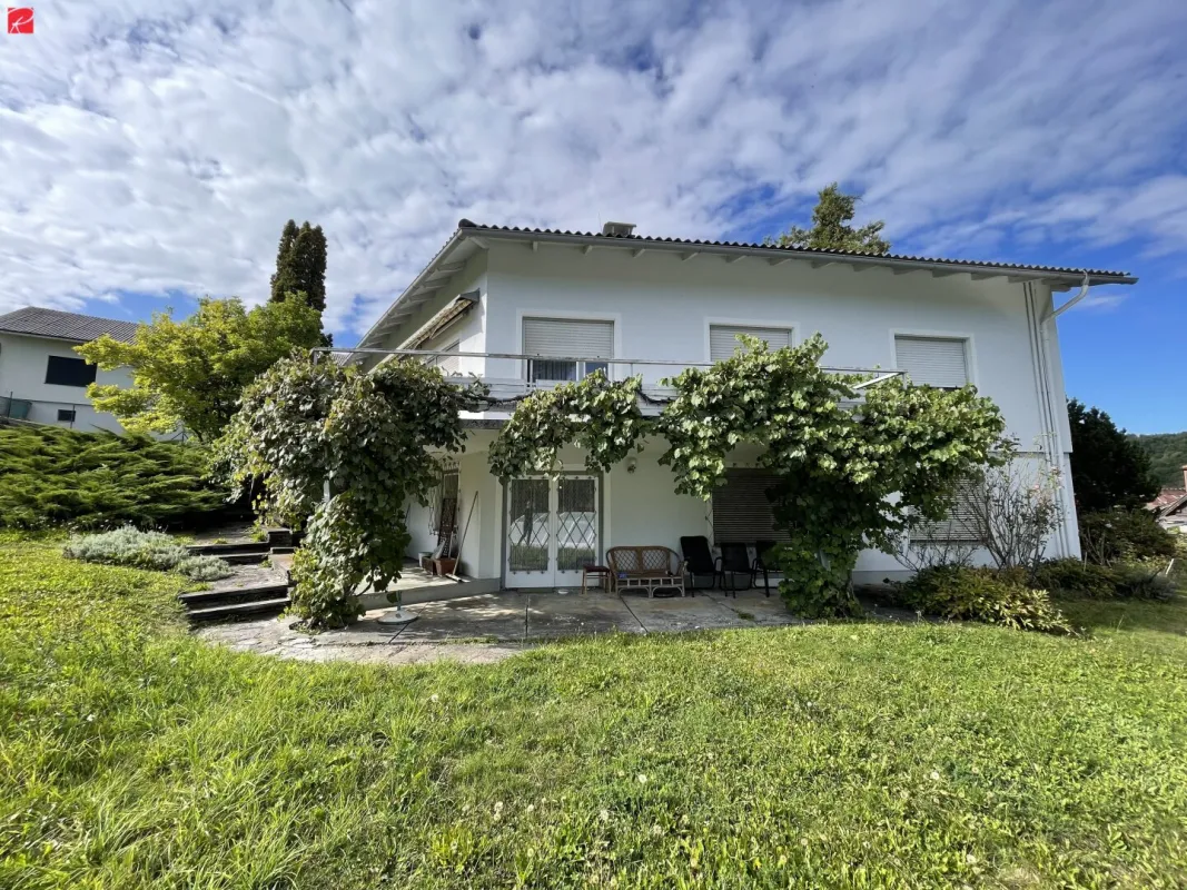Großzügiger Bungalow mit überdachtem Swimmingpool - Bild 1