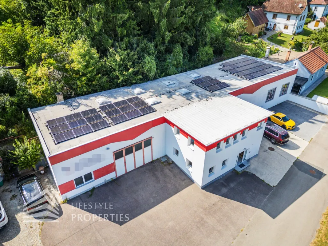 Attraktives Gewerbejuwel: Lagerhalle + Büroflächen mit Photovoltaik direkt am Bahnhof - Bild 1