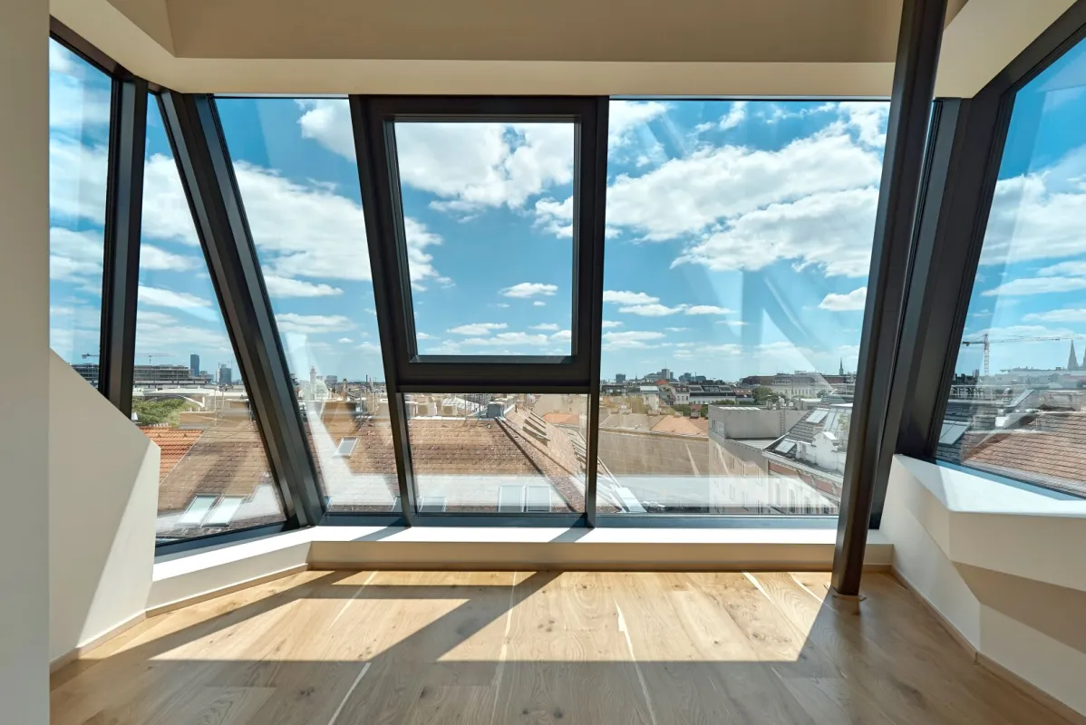 TRAUMBLICK und kuschliger KAMIN! Dachgeschoß-Maisonette mit 3 Terrassen! Garagenkauf im Haus möglich - Bild 1