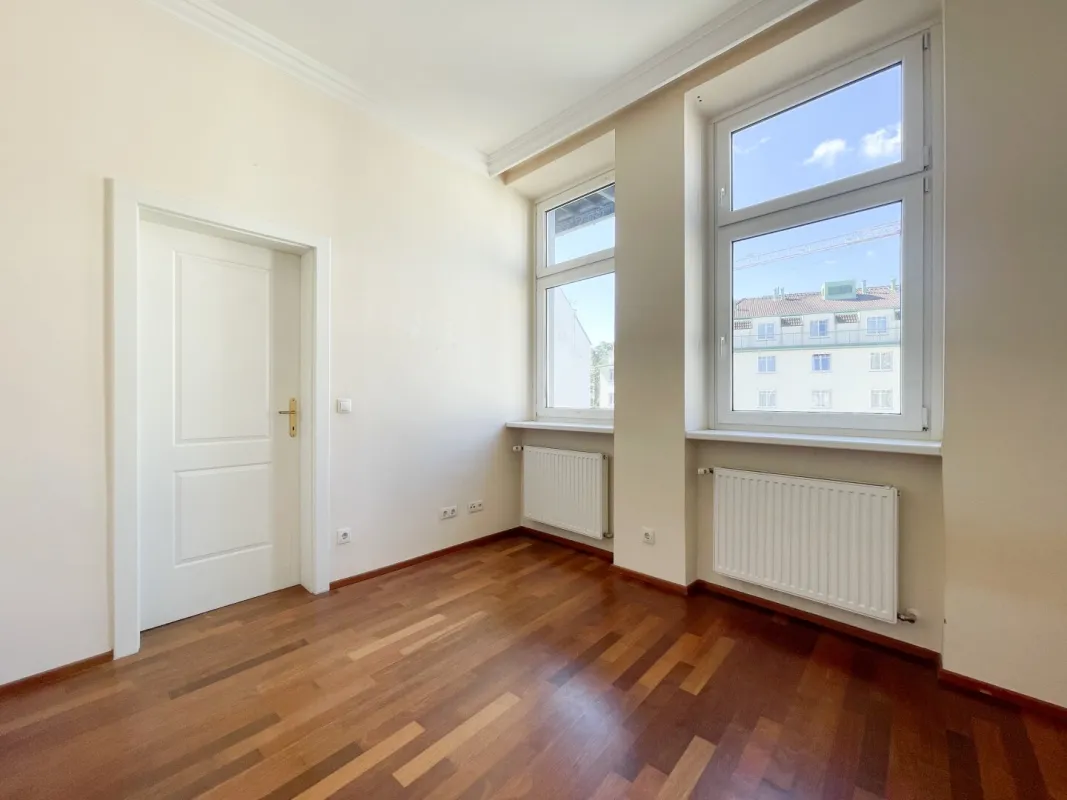 U4 PILGRAMGASSE: Altbauwohnung mit Balkon* im schön sanierten Altbau mit separater Küche Nähe Naschmarkt - Bild 1