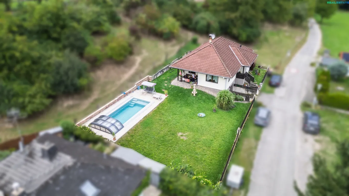 Traumhaus mit Pool und großem Garten in ruhiger Lage – perfekt für Familien! - Bild 1