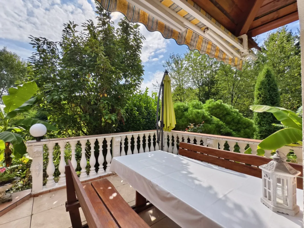 Sonnendurchflutetes Landhaus in absoluter Ruhelage mit herrlicher Aussicht und Charme - Bild 1