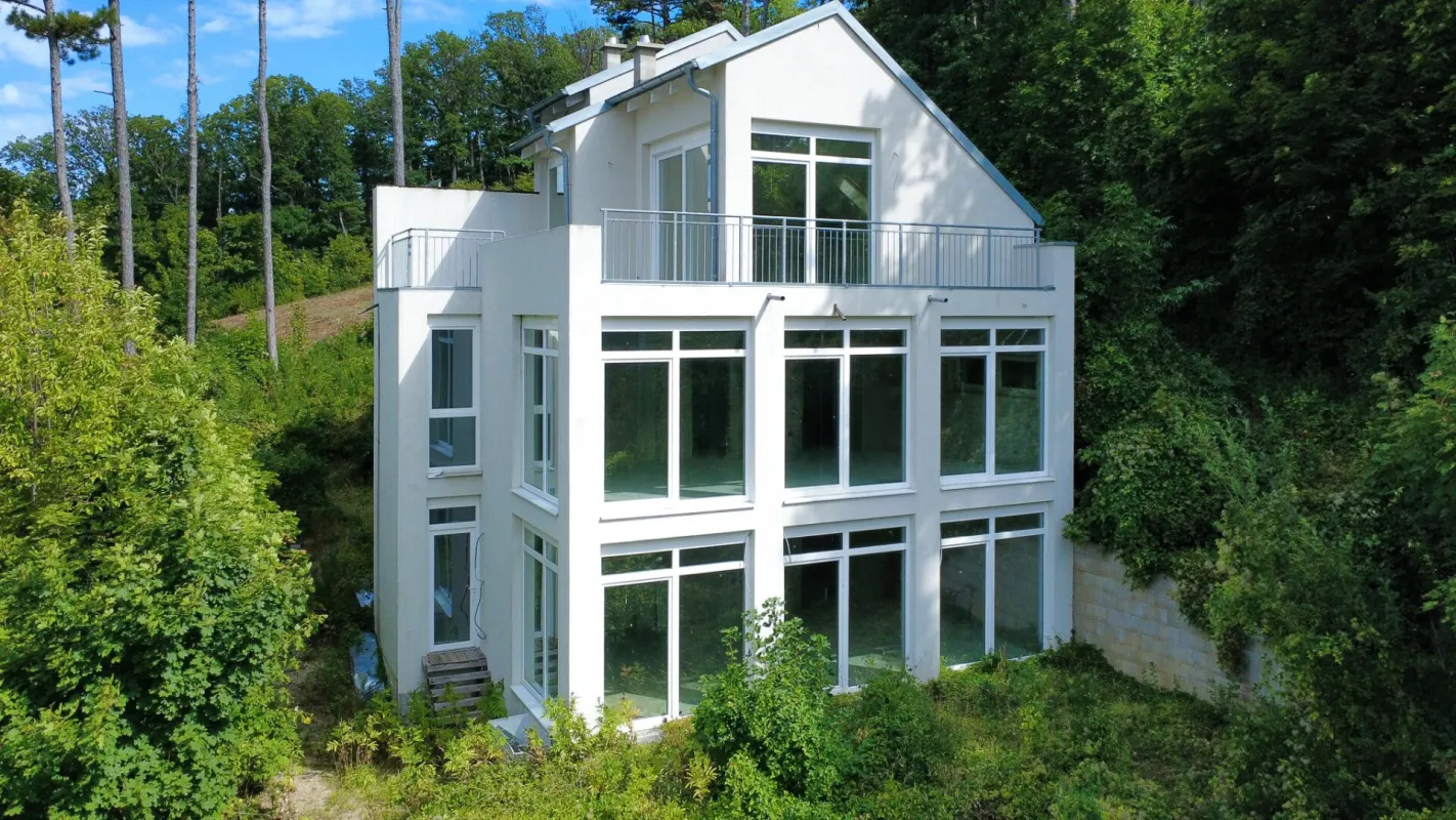 DIE UNVOLLENDETE SCHÖNHEIT  -  Doppelhaus-Rohbau mit Panoramablick in Toplage von Gießhübl - Bild 1