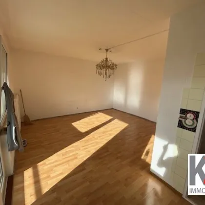 K3 - Gelegenheit: 2 ZIMMER WOHNUNG MIT POTENTIAL.Große Loggia. Ideal auch für eine Vermietung. Sehr gute Lage. - Bild 2