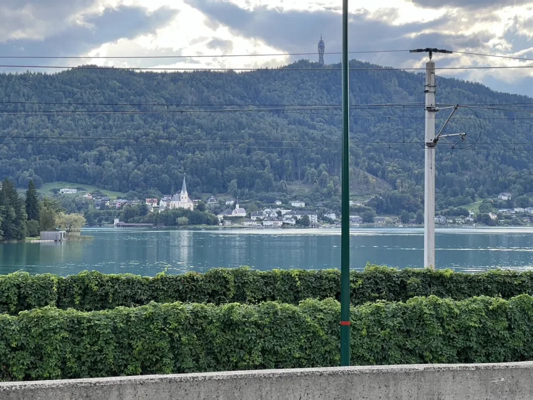 Kurzzeitvermietung erlaubt ! Blick auf Maria Wörth und Pyramidenkogel - Bild 1