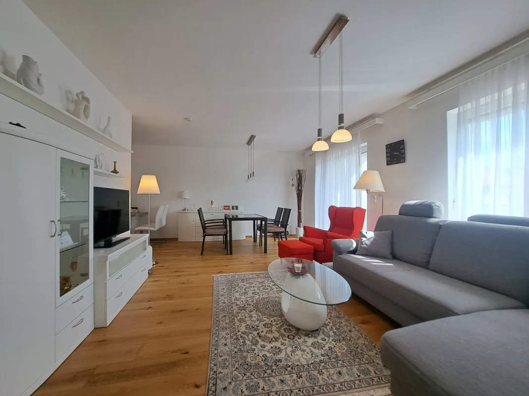 Attraktive 3-Zimmer-Wohnung mit Terrasse in zentrumsnaher Lage - wie neu! - Bild 1
