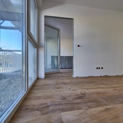 ‼️ AKTION ‼️ ++ 19 EIGENTUMSWOHNUNGEN ++ SCHLÜSSELFERTIG ++ URBAN + NATUR ++ ZWISCHEN SEESTADT UND LOBAU ++ 1220 WIEN ++  ++ BALKON / TERRASSE / LOGGIA / GARTEN / KELLER ++ 2–4 ZIMMER ++ - Bild 3