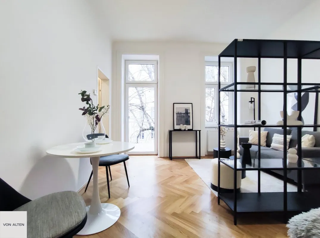 Erstbezug nach Sanierung: Studio-Apartment mit Balkon im 3. Liftstock eines gepflegten Altbaus - Bild 1