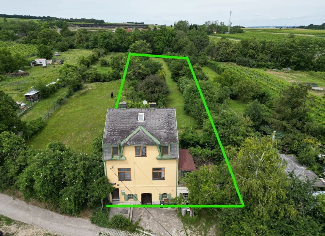 Wien-Stammersdorf: sanierungsbedürftiges Winzerhaus mit 2.285 m² Grund in Grünlage - Bild 1