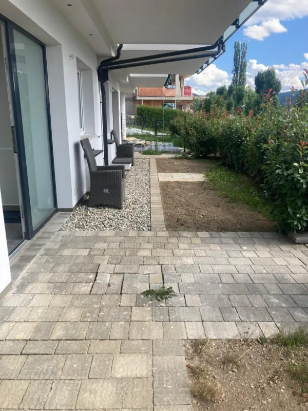 in 2 Minuten fußläufig im Freibad Pritschitz - Vermieten über Airbnb möglich - Bild 1