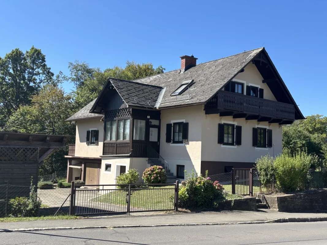 Geräumiges Haus am Klöchberg, mit 7 Zimmer und Blick in die Weinberge - Bild 1