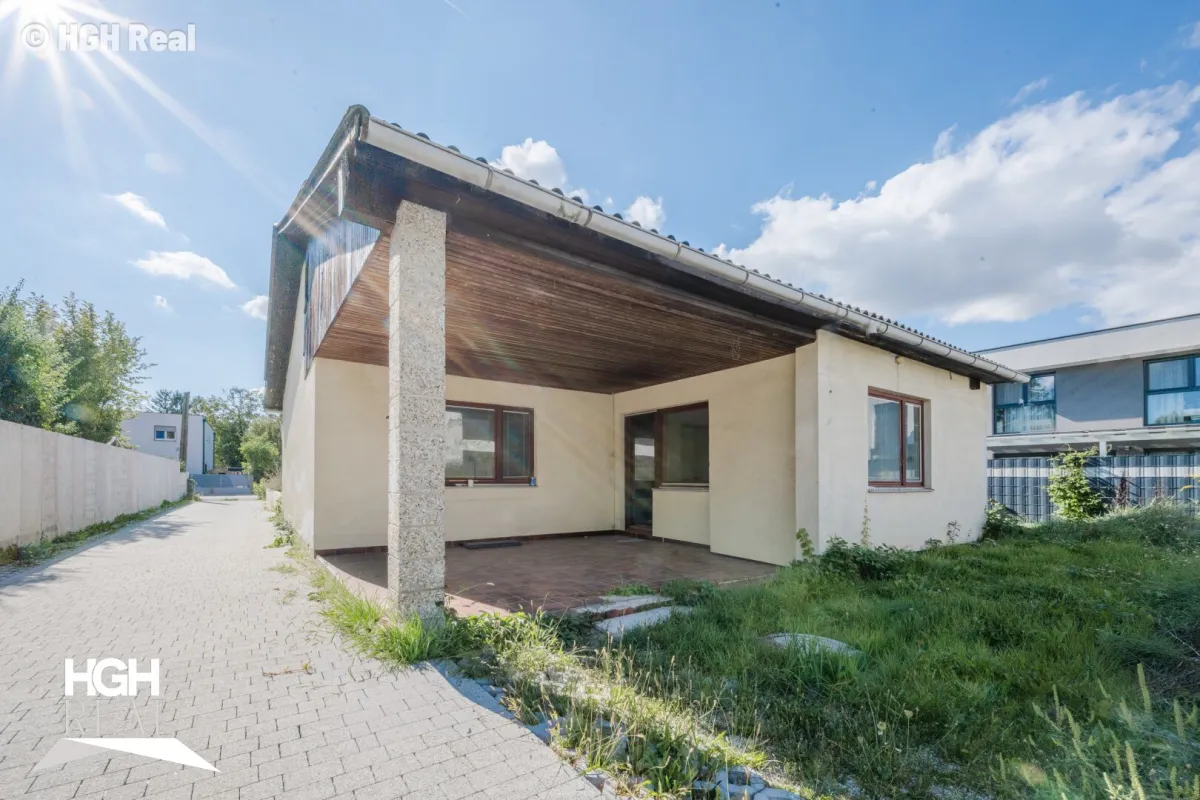2231 Strasshof Charmanter Bungalow mit Garten und viel Potenzial nahe Bahnhof - Bild 1