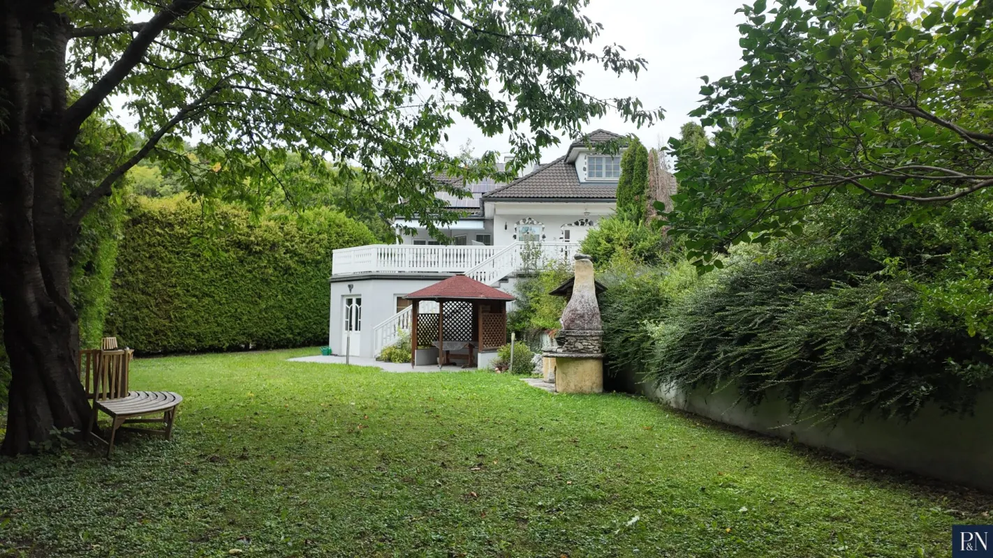 Exklusives Einfamilienhaus in Berndorf- Großzügiges Grundstück - Bild 1