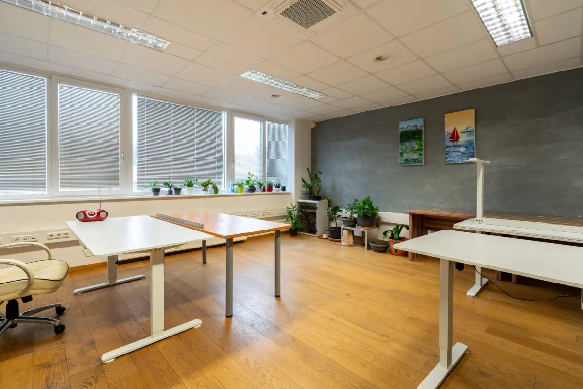 Attraktives Büro im EG mit moderner Infrastruktur in Pinsdorf zu mieten! - Bild 1