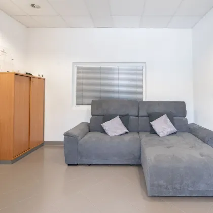 Komfortables Obergeschoss-Büro mit Küche und guter Anbindung in Pinsdorf zu mieten! - Bild 3
