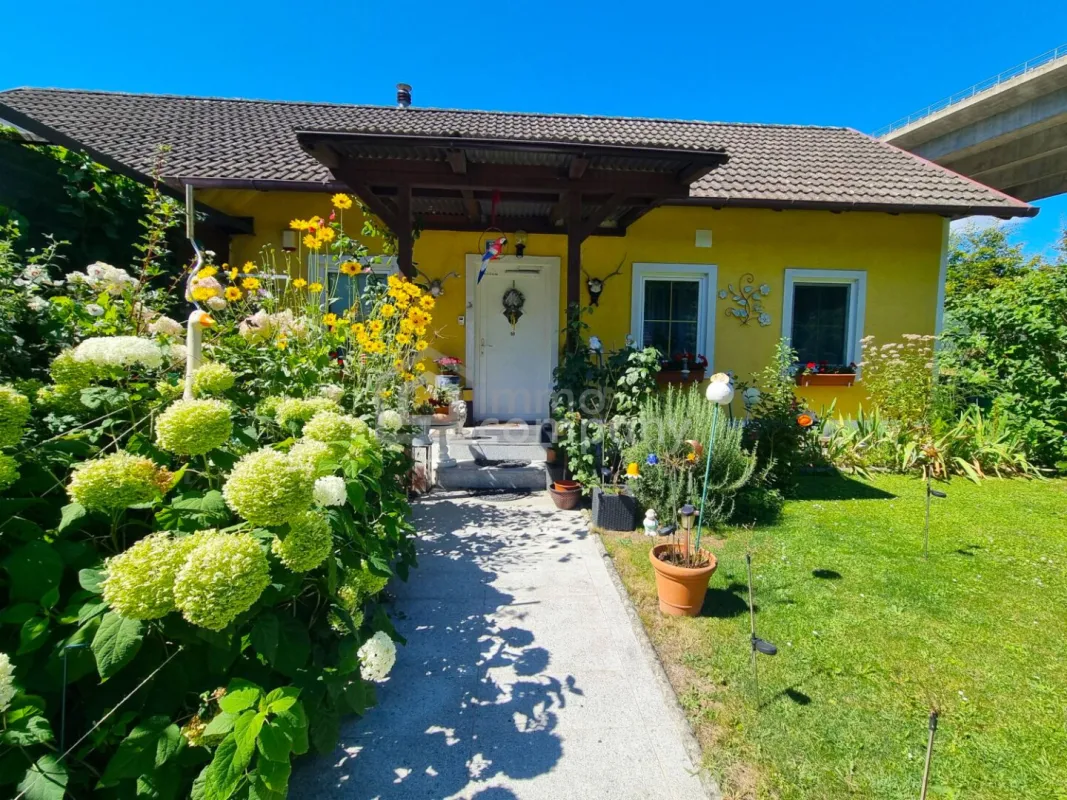 KAPITALANLAGE in PRESSBAUM: Charmantes Haus mit großem Pool - Bild 1