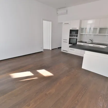 SIEBENBRUNNENPLATZ: Wohnküche + 2 Zimmer + 32 m² Terrasse (neben neuer U2-Station Reinprechtsdorfer Straße) - Bild 2