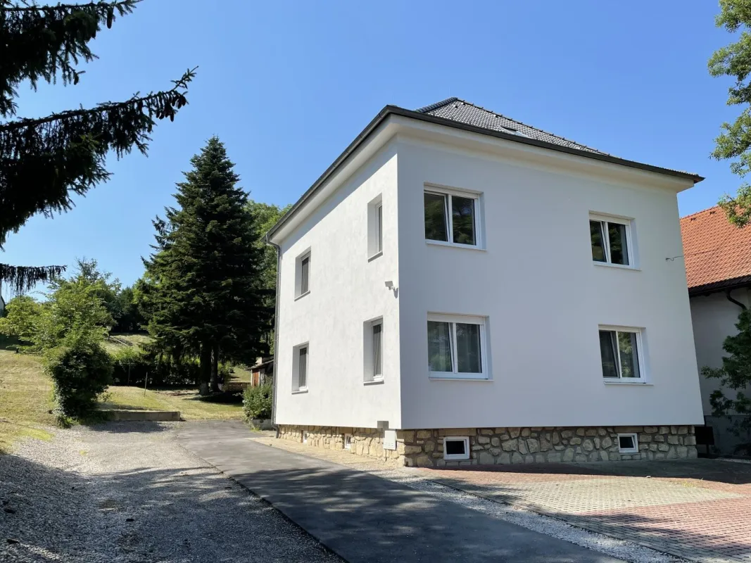 NEU SANIERTES EINFAMILIENHAUS ++ 5 ZIMMER ++ ROHDACHBODEN ++ NEBENGEBÄUDE ++ 1.000 m² GRUND - Bild 1