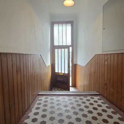 Sanierungsbedürftiges Ein / Zweifamilienhaus in Kerngebiet von Gänserndorf - Bild 2
