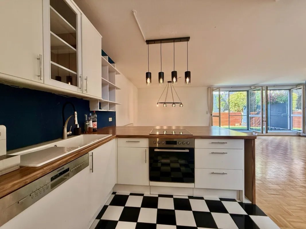 Maisonette I ca. 99m² Garten  I ca. 56m² große Wohnküche I hauseigene Tiefgarage I Lage in einer ruhigen Einbahnstraße I - Bild 1
