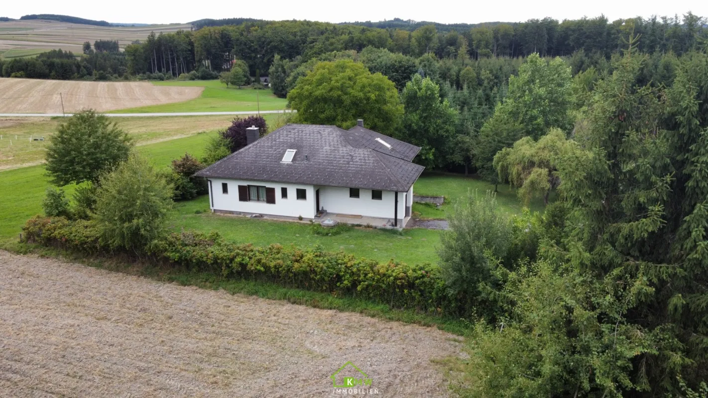 E I N Z E L L A G E !!! Wohnhaus mit traumhaften Garten - Bild 1