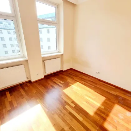 Zwischen Wiener Klassik und Naschmarkt Vibes - Ihr Zuhause mit Charme! Hofseitiger Balkon + Ruhiges Schlafzimmer! HIP und TRENDY die Gegend - Magisch schön das Altbauhaus - Ein MUST HAVE die Wohnung! - Bild 3