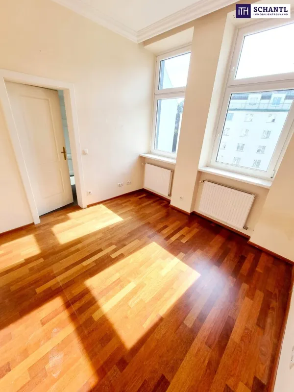 Zwischen Wiener Klassik und Naschmarkt Vibes - Ihr Zuhause mit Charme! Hofseitiger Balkon + Ruhiges Schlafzimmer! HIP und TRENDY die Gegend - Magisch schön das Altbauhaus - Ein MUST HAVE die Wohnung! - Bild 1